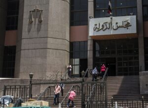 الفتوى والتشريع: لا يجوز التعيين في وظيفة بالجامعة إلا بوجوده داخل مصر