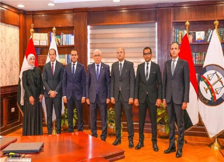 النائب العام يستقبل المحامي العام لنيابة الشئون الضريبية والجمركية