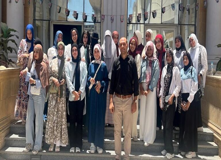 طلاب كلية حقوق جامعة حلوان الأهلية يستعدون للتدريبات الصيفية عقب الاختبارات