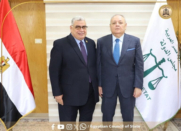 المستشار أحمد عبود يقدم التهنئة لرئيس مجلس الدولة الجديد