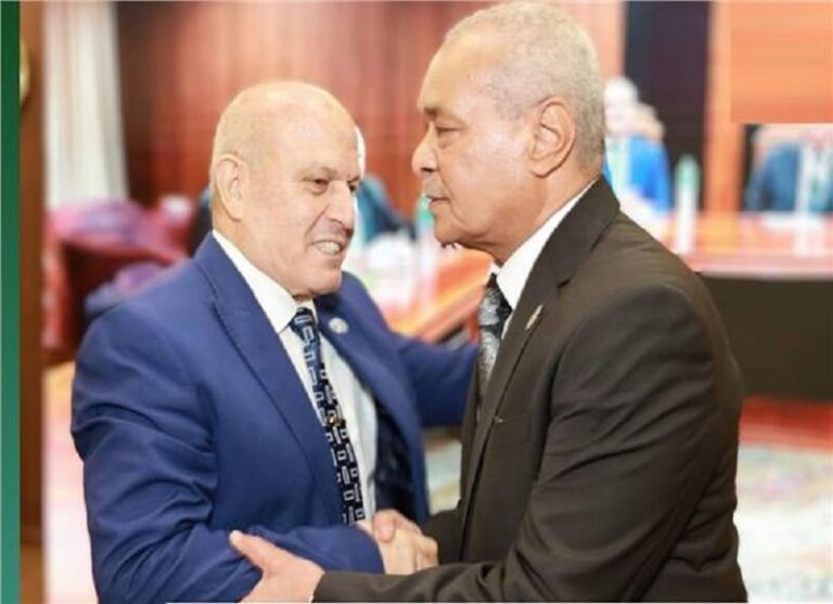 المستشار عبد الراضي يهنئ خليفته الشناوي بتولى رئاسة هيئة النيابة الإدارية