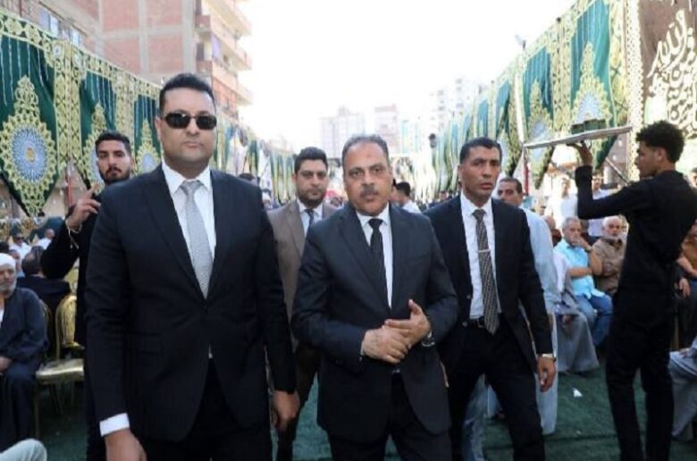 محافظ الشرقية يُؤدي واجب العزاء في نائب رئيس هيئة النيابة الإدارية