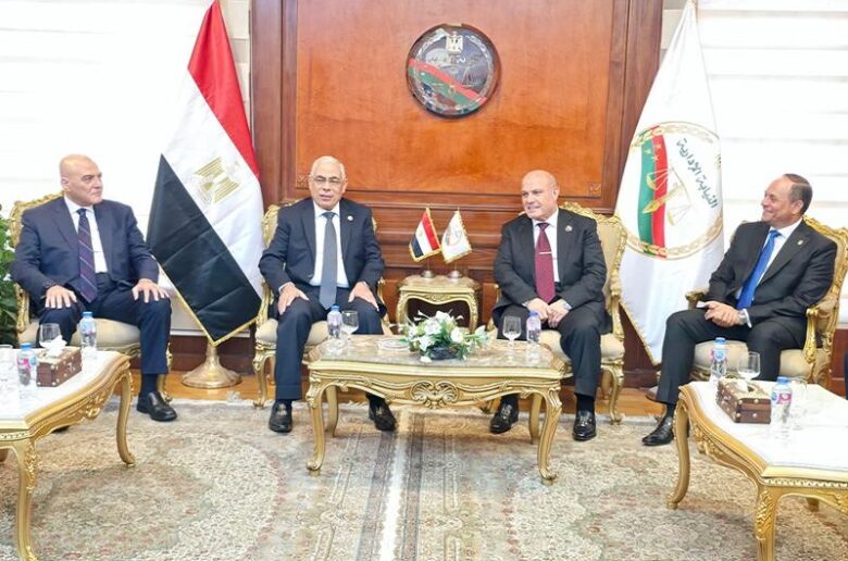 رئيس النيابة الإدارية يستقبل النائب العام