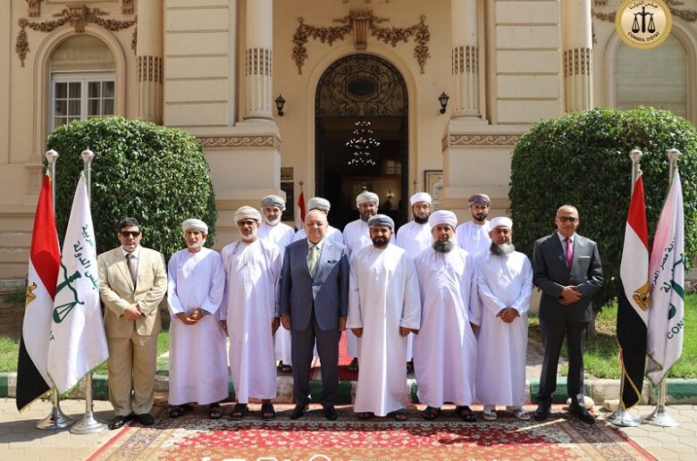 رئيس مجلس الدولة يستقبل وفدًا قضائيًّا عُمانيًا