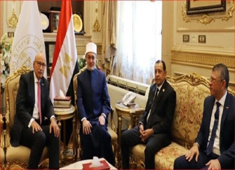 مفتي الجمهورية يهنئ القاضي عاصم الغايش برئاسة محكمة النقض