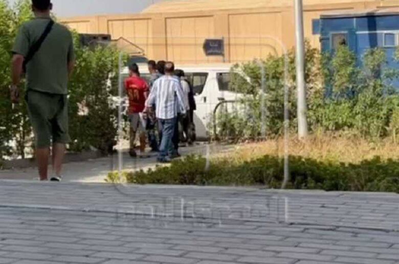 حراسة أمنية مكثفة ترافق المتهمين في واقعة طريق الواحات إلى مقر النيابة العامة