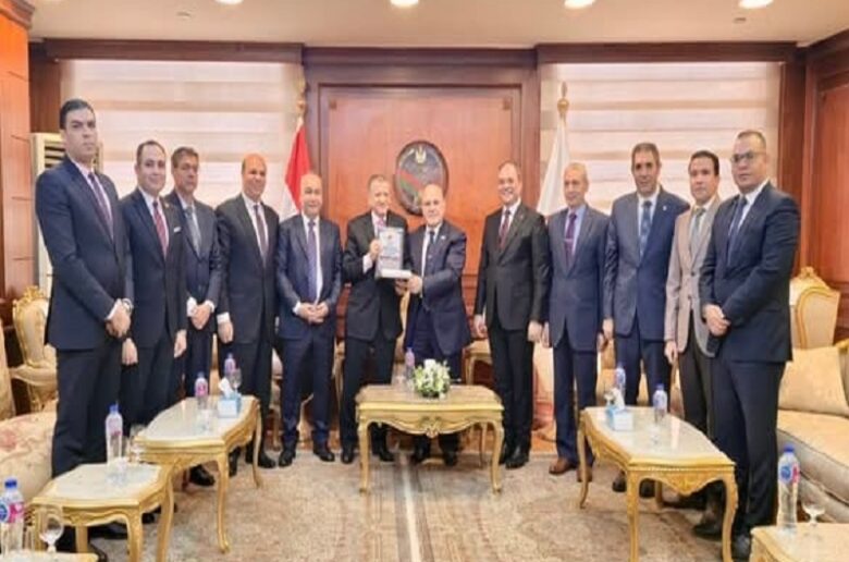 رئيس النيابة الإدارية يستقبل رئيس مجلس إدارة نادى مستشارى الهيئة فى المنيا