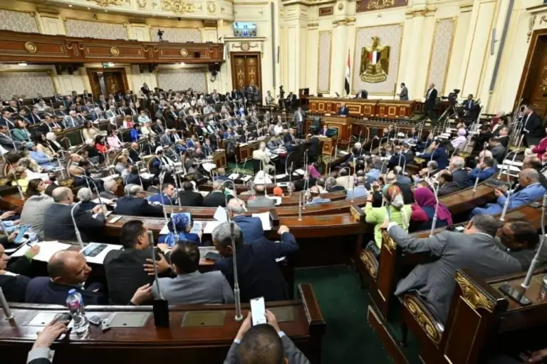 من اليمين الدستورية إلى انتخاب الرئيس.. تفاصيل أول جلسة للبرلمان