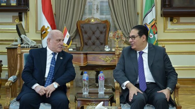 جامعة القاهرة والنيابة الإدارية توقعان بروتوكول تعاون لتبادل الخبرات