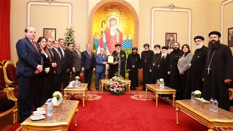 وفد النيابة الإدارية يزور البابا تواضروس ويقدم التهاني بعيد الميلاد المجيد