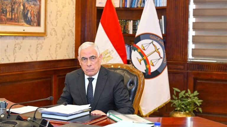 النائب العام يستقبل رئيس الاستئناف لنيابة قنا لعرض الكشوف ربع السنوية بدائرة نيابته