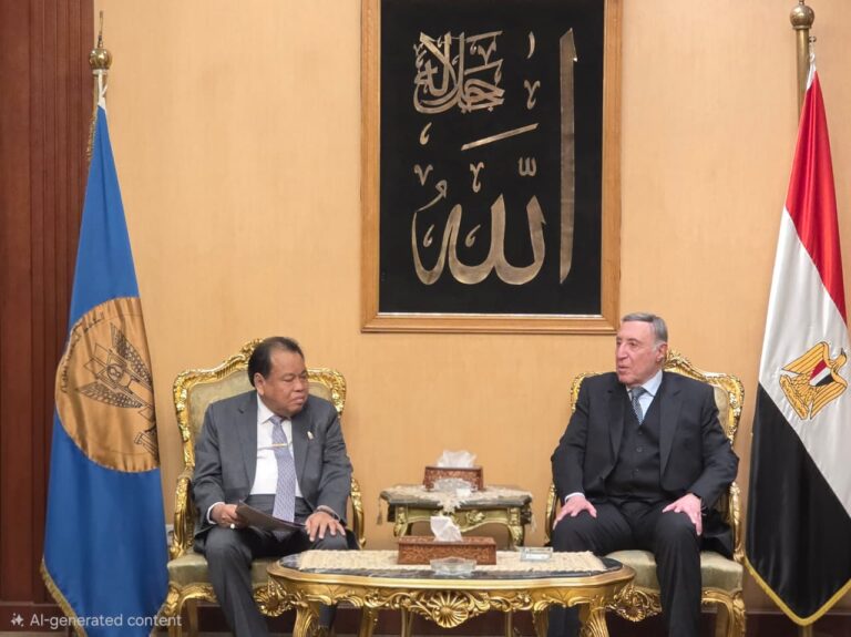 رئيس المحكمة الإندونيسية يطلب الاستعانة بالخبرات المصرية في الدراسات الدستورية المتقدمة