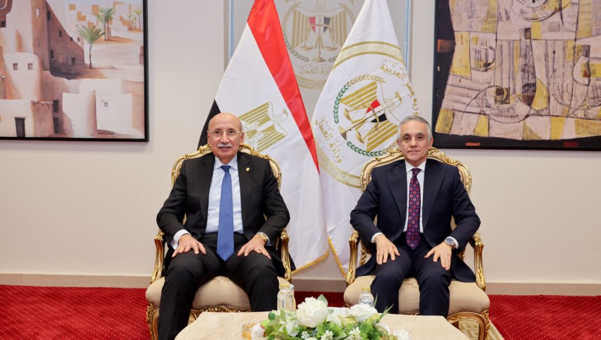 رئيس مجلس القضاء الأعلى يهنئ وزير العدل بمناسبة توليه مهام منصبه