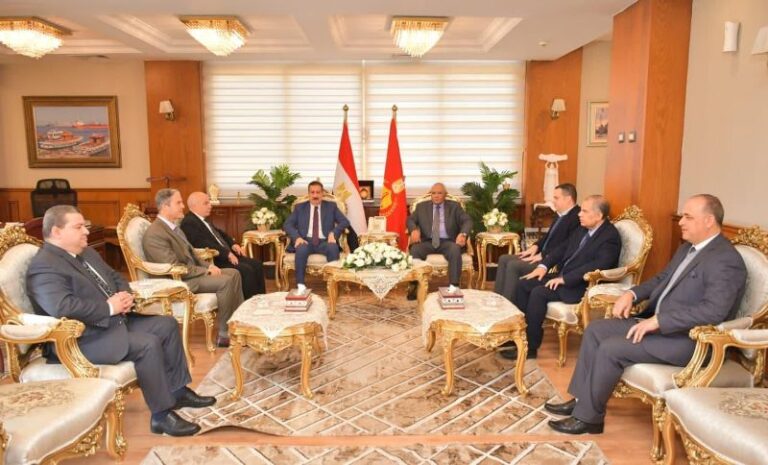 محافظ بورسعيد يبحث مع "قضايا الدولة" تعزيز الانضباط الإداري والقانوني| صور