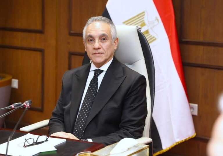 وزير العدل يتفقد محاكم شمال القاهرة بالعباسية ويلتقي عددا من القضاة