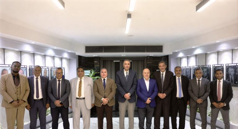 محافظ أسوان يهنئ مجلس نقابة المحامين الجديد