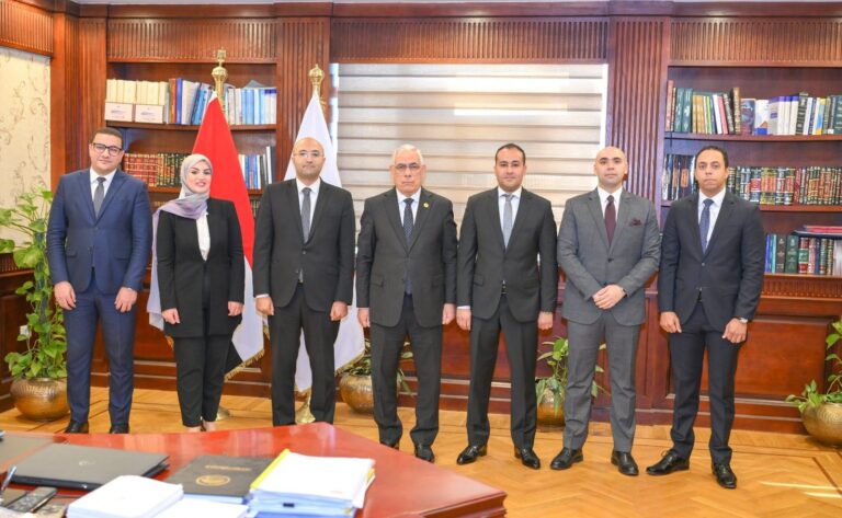 النائب العام يشيد بارتفاع نسب إنجاز قضايا الشئون الاقتصادية والضريبية خلال 2025