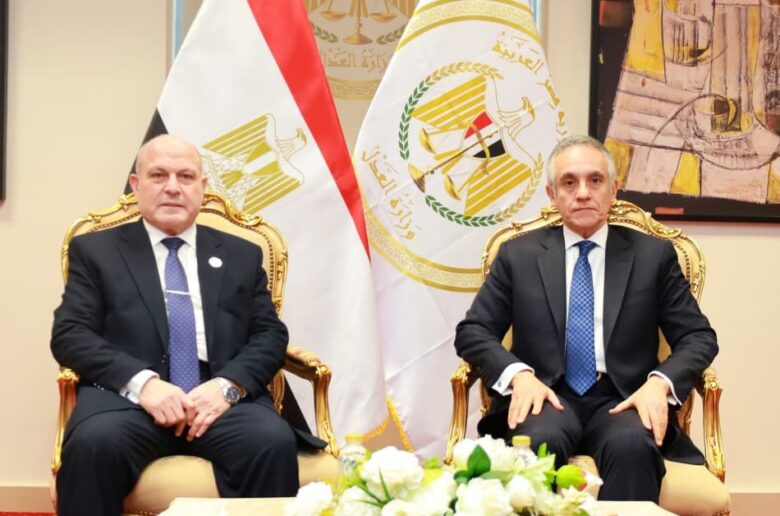 رئيس هيئة النيابة الإدارية يزور وزير العدل لتهنئته بتوليه المنصب الجديد