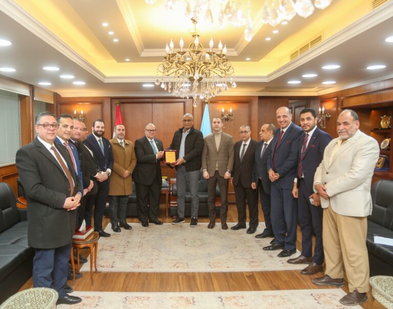 محافظ كفر الشيخ ووفد نقابة المحامين يبحثان التعاون المشترك| صور