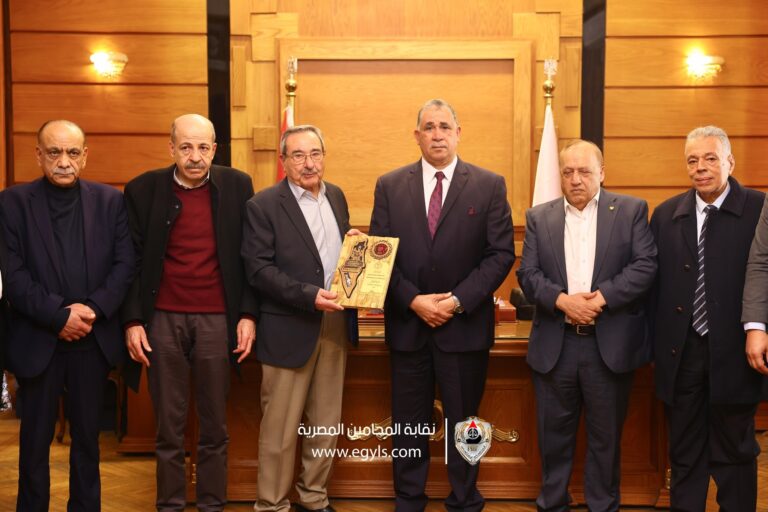 نقيب المحامين يلتقي وفدًا من منظمة التحرير لبحث دعم القضية الفلسطينية