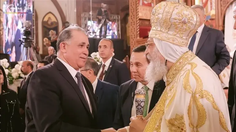 نقيب المحامين يشارك في احتفالية ليلة عيد القيامة بالكاتدرائية المرقسية